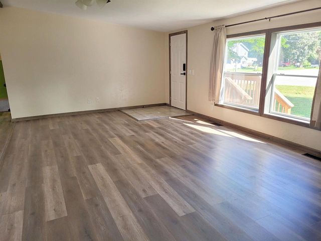 E8568 MARKET STREET, New London, WI 54961