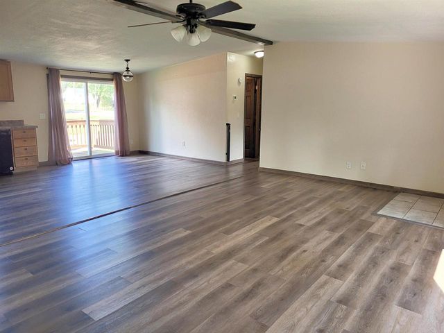 E8568 MARKET STREET, New London, WI 54961
