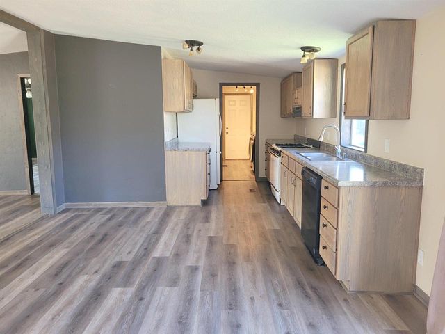 E8568 MARKET STREET, New London, WI 54961
