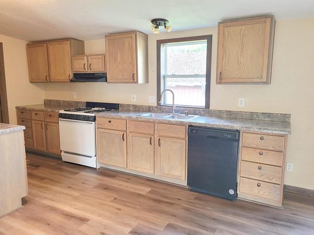 E8568 MARKET STREET, New London, WI 54961