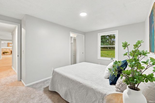 11207 Illinois Rd, Fort Wayne, IN 46814