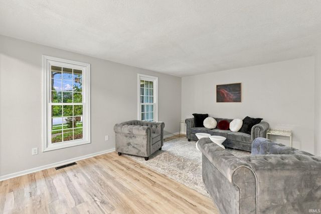 11207 Illinois Rd, Fort Wayne, IN 46814