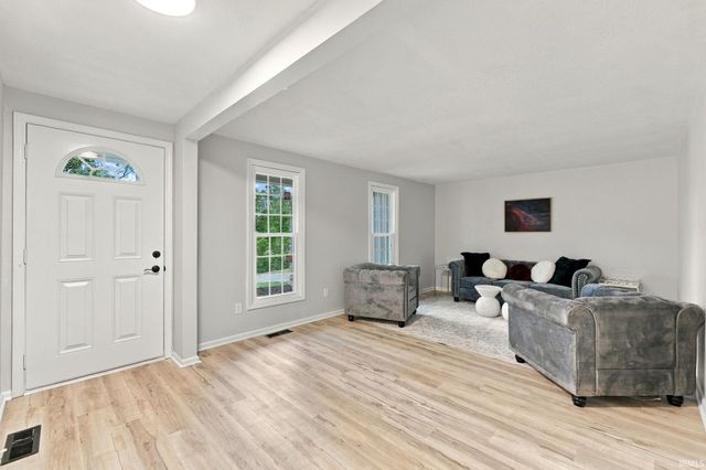 11207 Illinois Rd, Fort Wayne, IN 46814