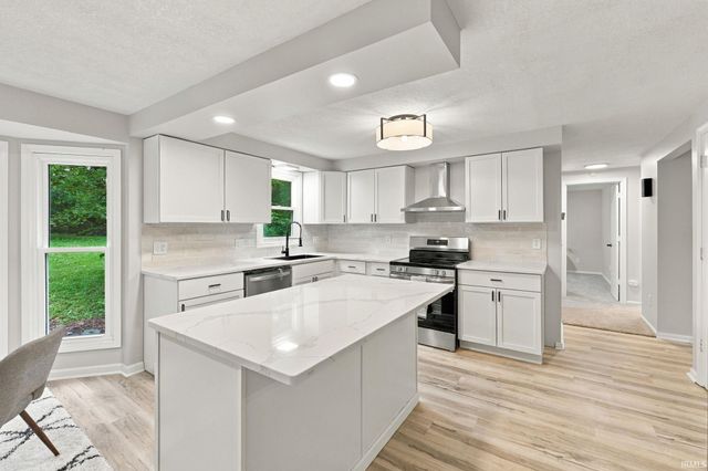 11207 Illinois Rd, Fort Wayne, IN 46814