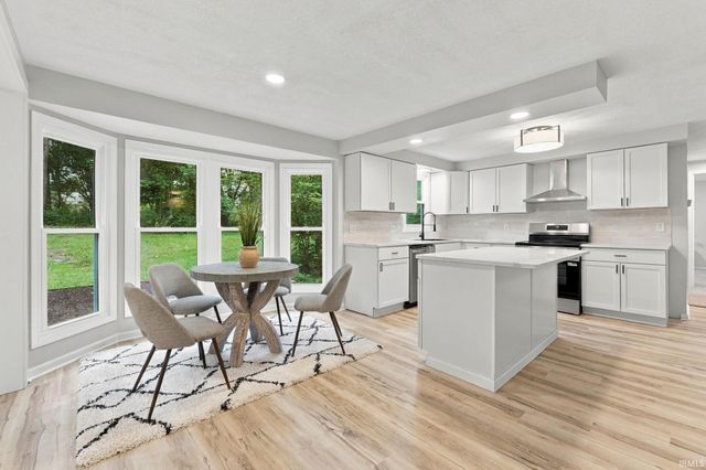 11207 Illinois Rd, Fort Wayne, IN 46814