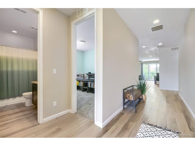 230 S Langdale Ct, Aurora, CO 80018