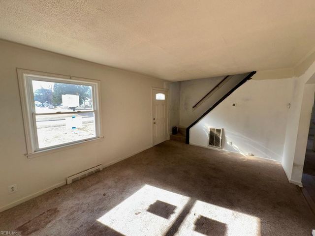 8521 Chapin ST, Norfolk, VA 23503