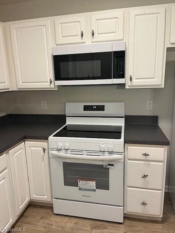 3700 Cotswold Terrace 3B, Greensboro, NC 27410