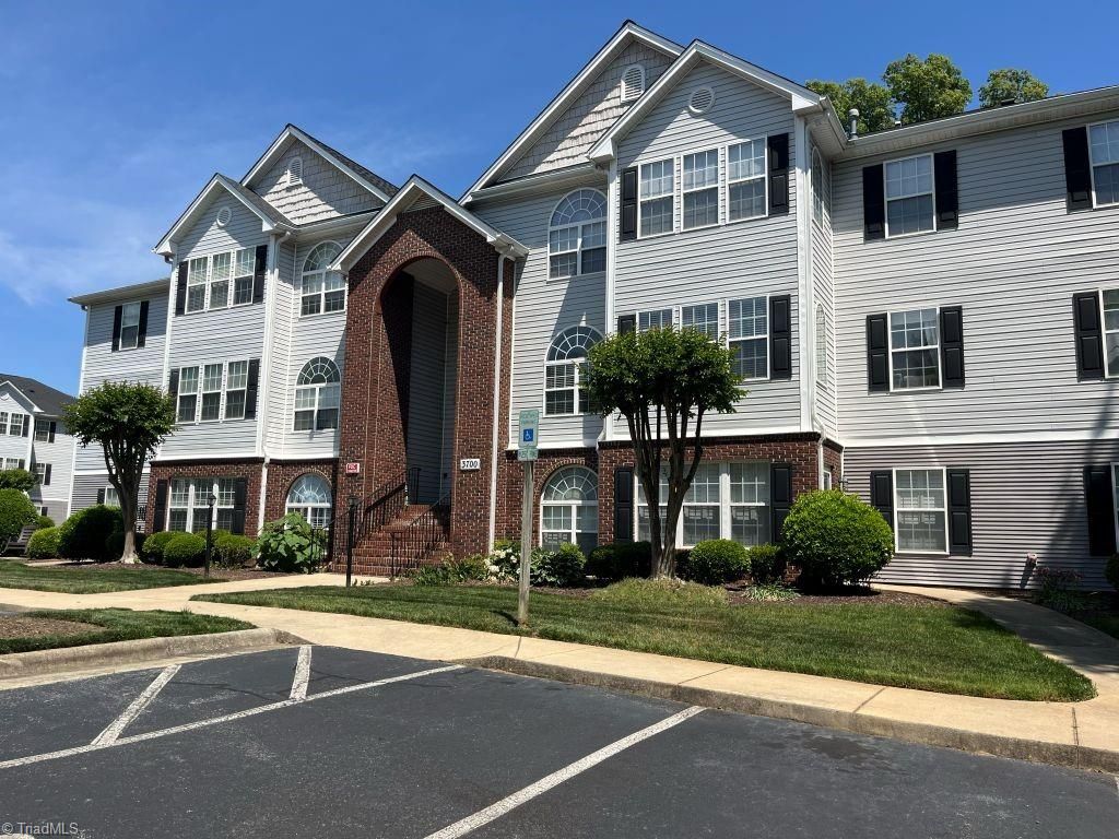 3700 Cotswold Terrace 3B, Greensboro, NC 27410
