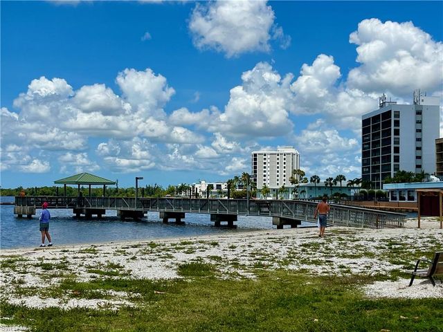 3460 Key DR 203, North Fort Myers, FL 33903