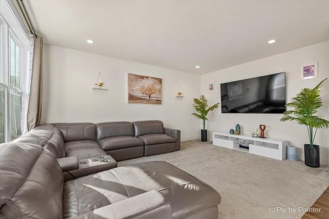 3553 Doral Drive, Elgin, IL 60124