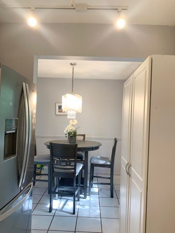 96 Hastings F, West Palm Beach, FL 33417