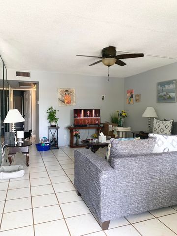 96 Hastings F, West Palm Beach, FL 33417