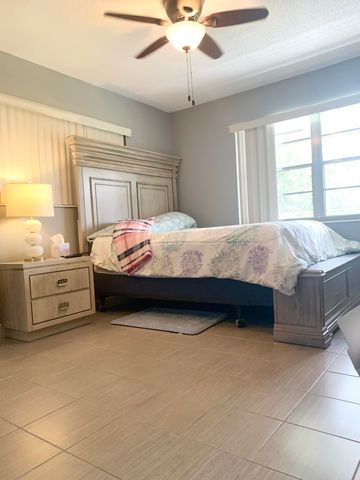 96 Hastings F, West Palm Beach, FL 33417