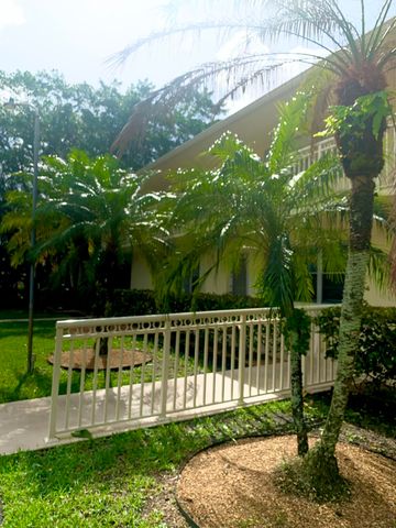 96 Hastings F, West Palm Beach, FL 33417