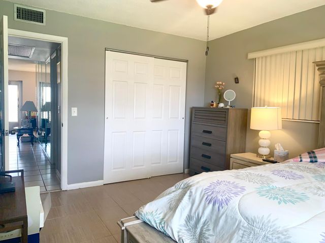 96 Hastings F, West Palm Beach, FL 33417