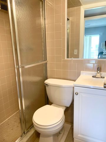 96 Hastings F, West Palm Beach, FL 33417