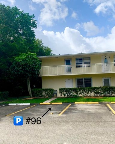 96 Hastings F, West Palm Beach, FL 33417