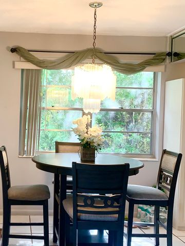 96 Hastings F, West Palm Beach, FL 33417