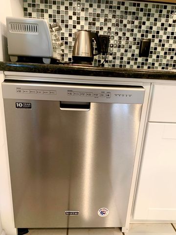 96 Hastings F, West Palm Beach, FL 33417