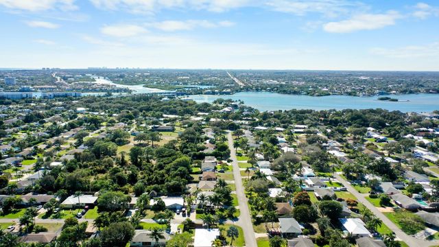 1521 Venus Avenue, Jupiter, FL 33469