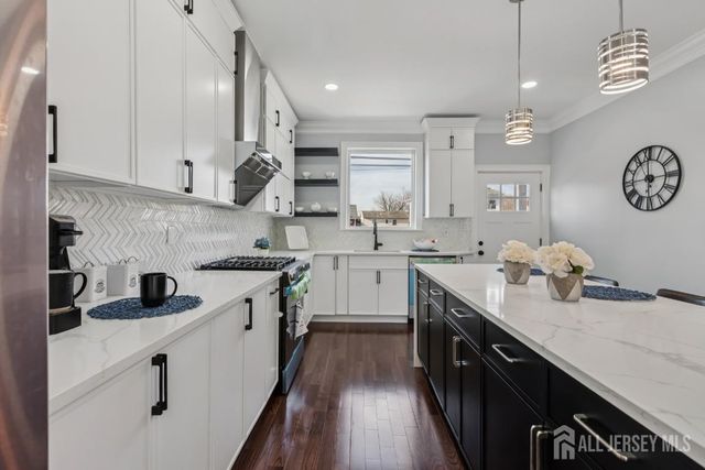 239 Suttons Lane, Edison, NJ 08817