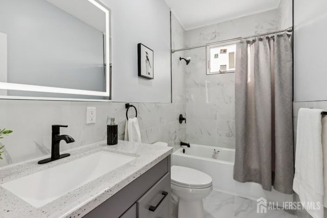 239 Suttons Lane, Edison, NJ 08817