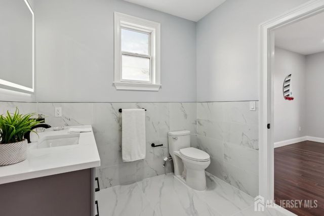 239 Suttons Lane, Edison, NJ 08817