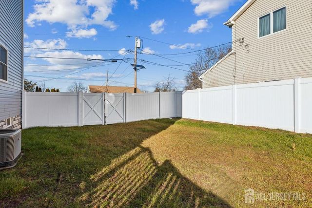 239 Suttons Lane, Edison, NJ 08817