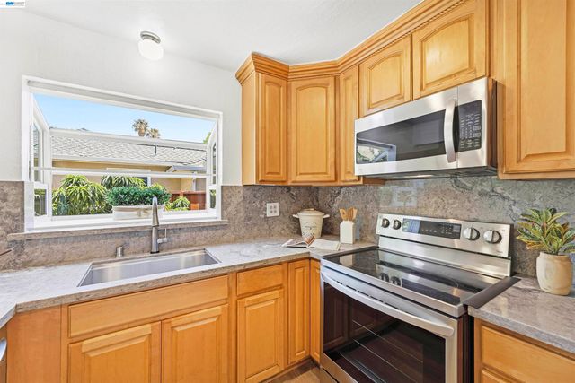 5157 Eggers Dr, Fremont, CA 94536