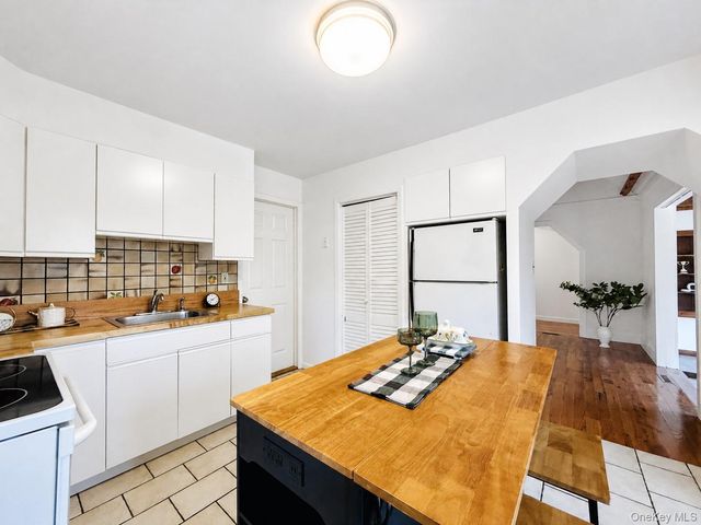 17 Mary Avenue, Mahopac, NY 10541