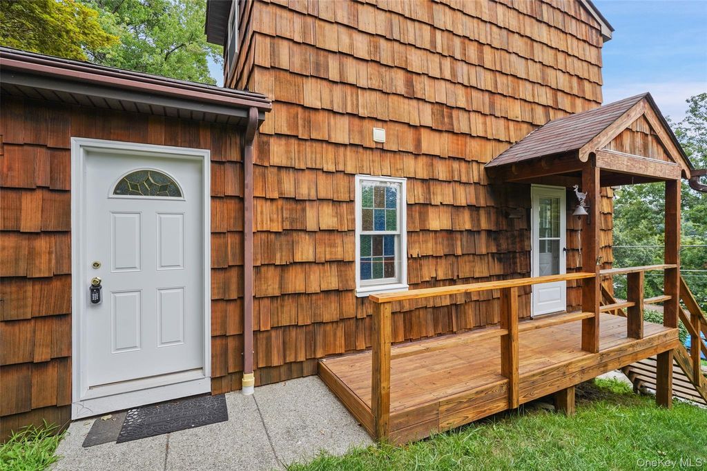 17 Mary Avenue, Mahopac, NY 10541 — photo 2