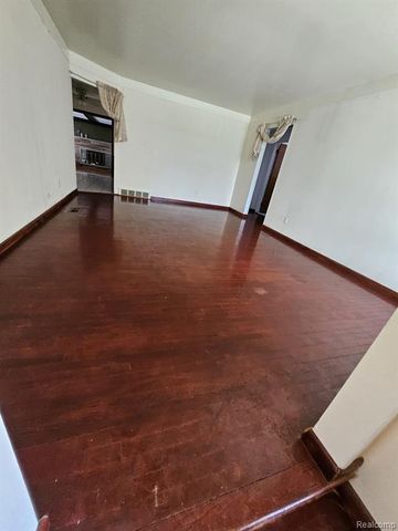 28661 Panama Street, Warren, MI 48092
