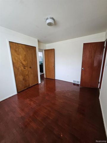 28661 Panama Street, Warren, MI 48092