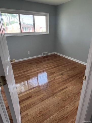 25530 Huron Street, Roseville, MI 48066