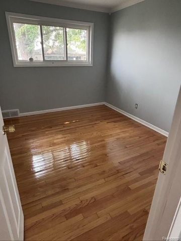 25530 Huron Street, Roseville, MI 48066