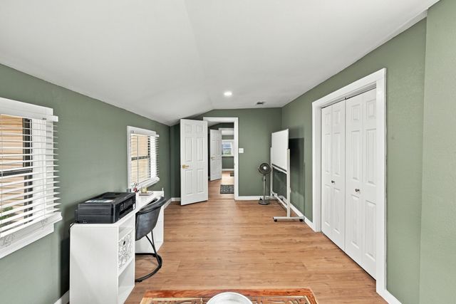 311 N Pendell Avenue, Cleburne, TX 76033