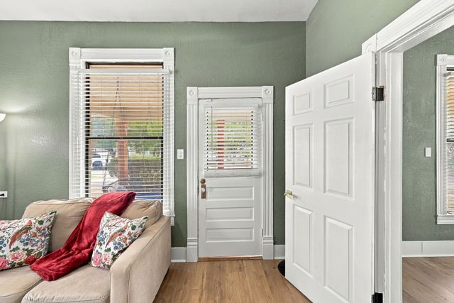 311 N Pendell Avenue, Cleburne, TX 76033