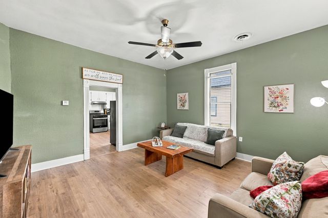 311 N Pendell Avenue, Cleburne, TX 76033