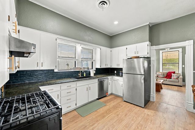 311 N Pendell Avenue, Cleburne, TX 76033