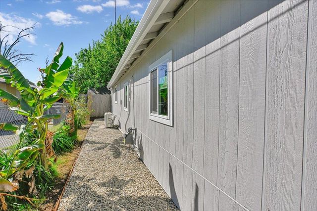 1872 6th Ave, Olivehurst, CA 95961