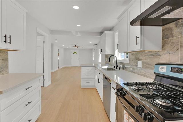 1872 6th Ave, Olivehurst, CA 95961