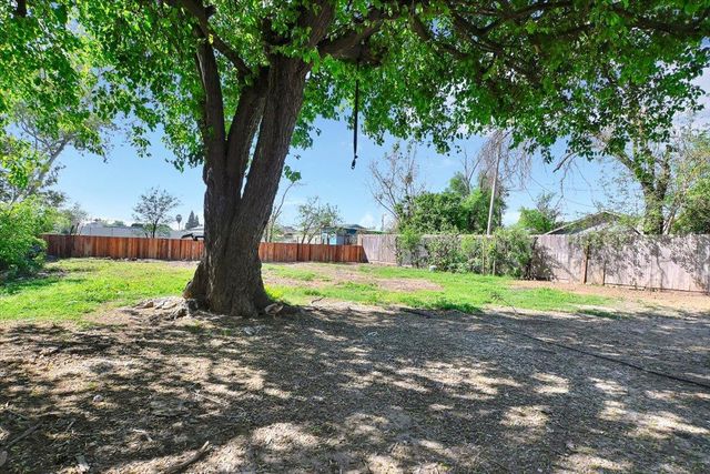 1872 6th Ave, Olivehurst, CA 95961