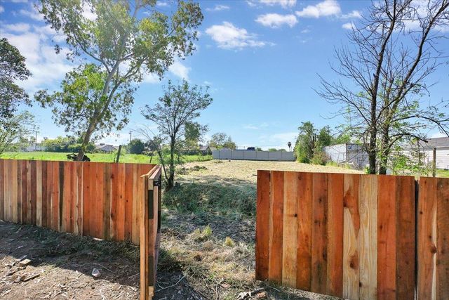 1872 6th Ave, Olivehurst, CA 95961