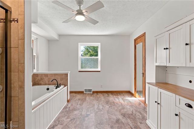860 Meridian Street, Akron, OH 44310