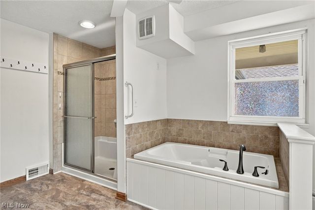 860 Meridian Street, Akron, OH 44310