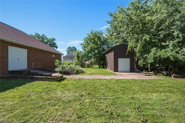 860 Meridian Street, Akron, OH 44310