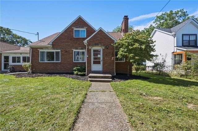 860 Meridian Street, Akron, OH 44310