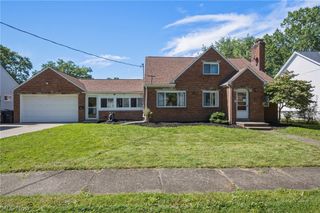 860 Meridian Street, Akron, OH 44310