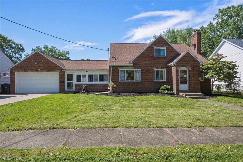 860 Meridian Street, Akron, OH 44310